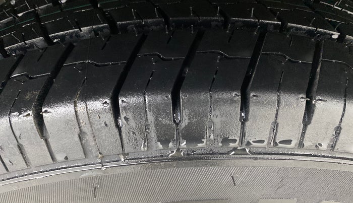 2022 Mahindra BOLERO NEO N 4, Diesel, Manual, 52,041 km, Right Front Tyre Tread