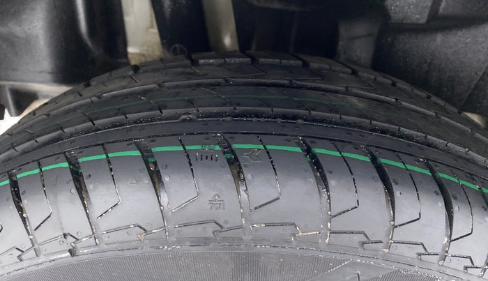 2021 Maruti Swift VXI D, Petrol, Manual, 42,298 km, Right Rear Tyre Tread