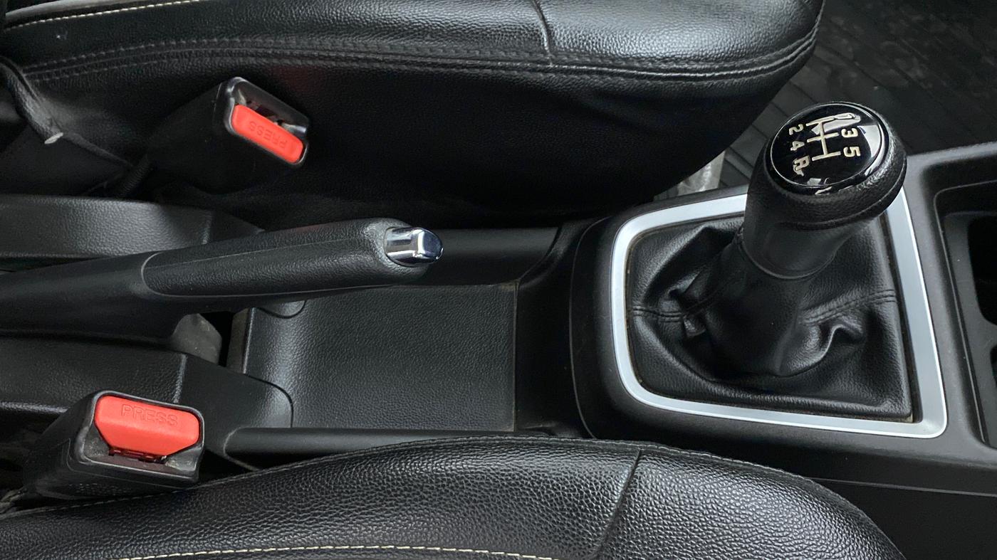2021 Maruti Swift VXI D, Petrol, Manual, 42,298 km, Gear Lever