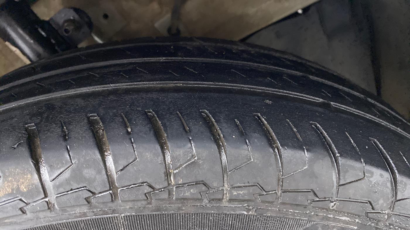 2021 Maruti Swift VXI D, Petrol, Manual, 42,298 km, Right Front Tyre Tread