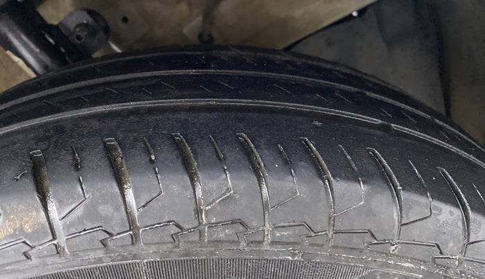2021 Maruti Swift VXI D, Petrol, Manual, 42,298 km, Right Front Tyre Tread