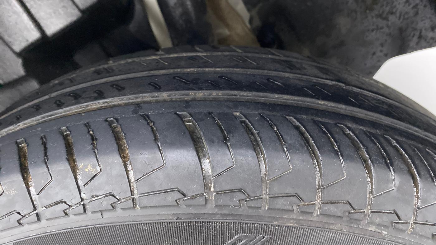 2021 Maruti Swift VXI D, Petrol, Manual, 42,298 km, Left Rear Tyre Tread