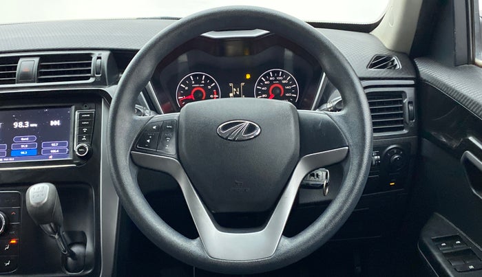 2018 Mahindra KUV 100 NXT K8 P 6 STR DUAL TONE, Petrol, Manual, 45,003 km, Steering Wheel Close Up