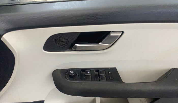 2021 Tata ALTROZ XZ PETROL, Petrol, Manual, 49,467 km, Driver Side Door Panels Control