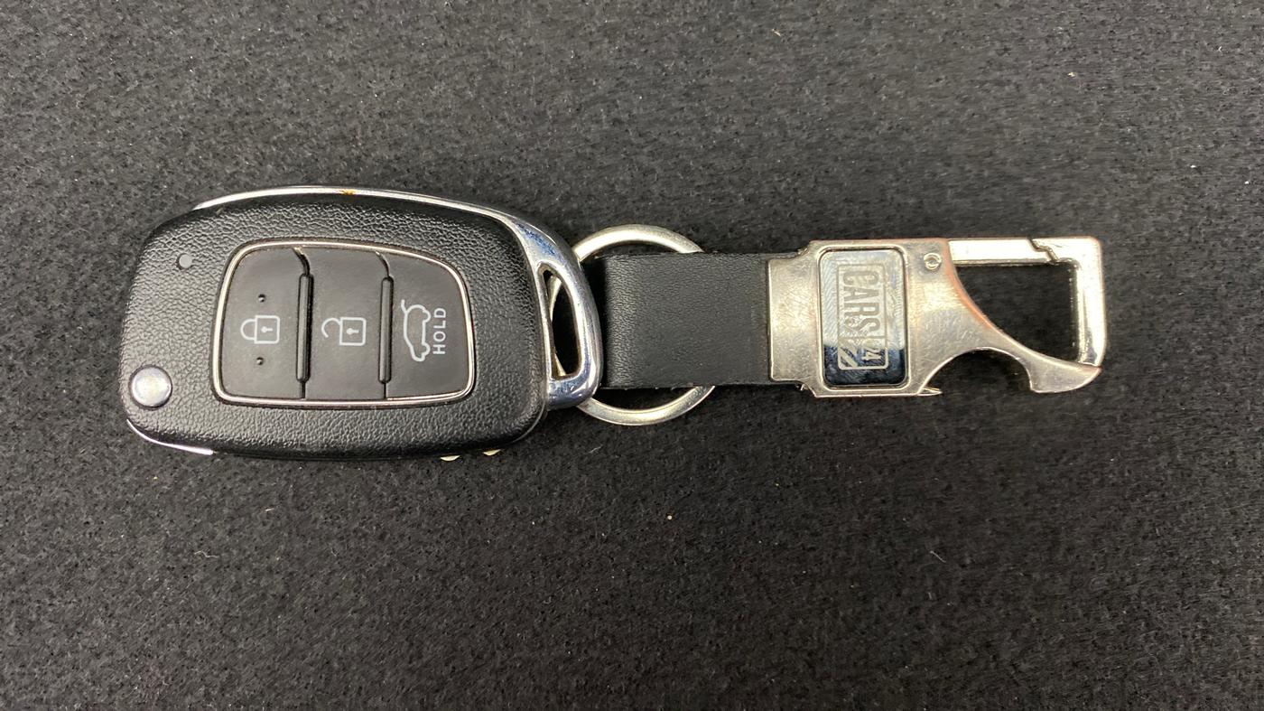 2020 Hyundai VENUE S MT 1.2 KAPPA, Petrol, Manual, 10,568 km, Key Close Up