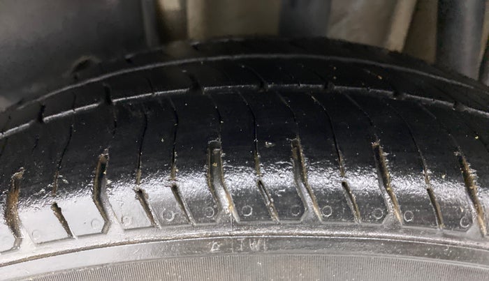 2016 Tata Tiago XZ DIESEL, Diesel, Manual, 72,077 km, Left Rear Tyre Tread