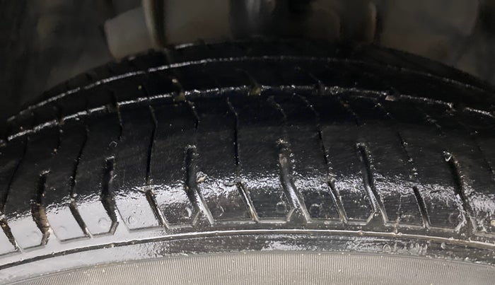 2016 Tata Tiago XZ DIESEL, Diesel, Manual, 72,077 km, Right Front Tyre Tread