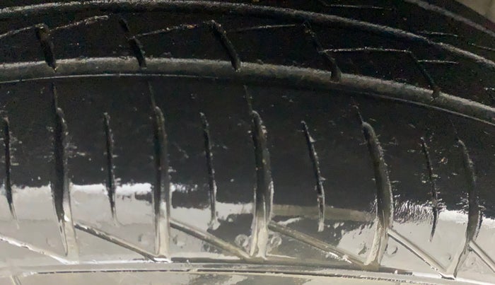 2022 Maruti Alto VXI PLUS, Petrol, Manual, 33,188 km, Left Front Tyre Tread