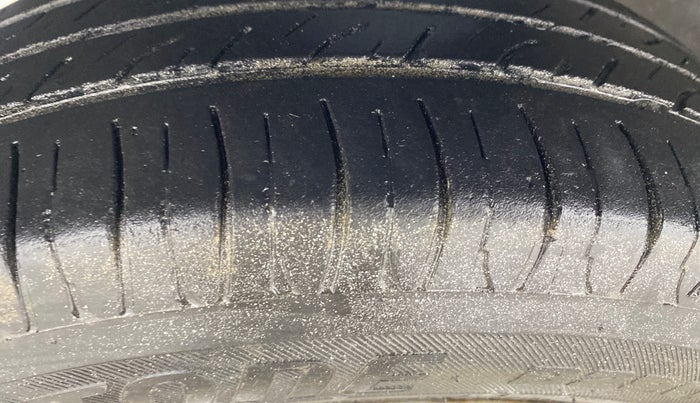 2017 Hyundai Eon ERA + SE, Petrol, Manual, 67,809 km, Left Front Tyre Tread