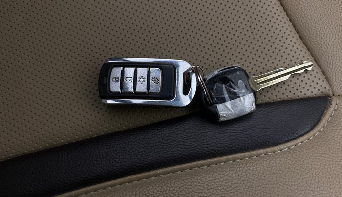 2017 Hyundai Eon ERA + SE, Petrol, Manual, 67,809 km, Key Close Up