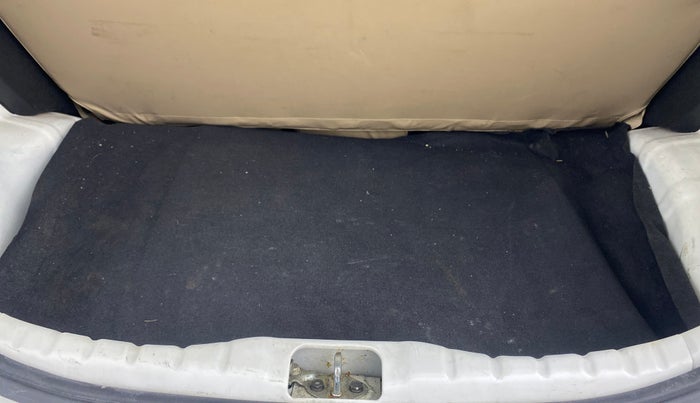 2017 Hyundai Eon ERA + SE, Petrol, Manual, 67,809 km, Boot Inside