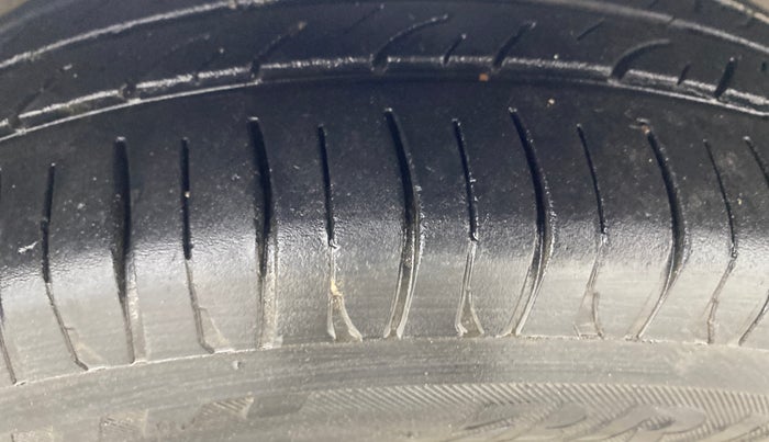 2017 Hyundai Eon ERA + SE, Petrol, Manual, 67,809 km, Right Front Tyre Tread