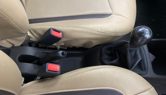 2017 Hyundai Eon ERA + SE, Petrol, Manual, 67,809 km, Gear Lever