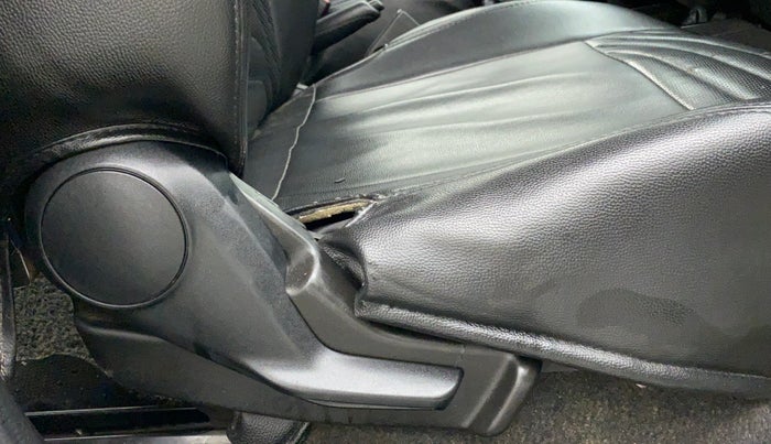 2019 Maruti Swift LXI, CNG, Manual, 40,131 km, Driver Side Adjustment Panel