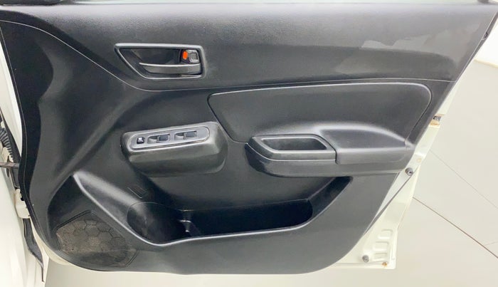 2019 Maruti Swift LXI, CNG, Manual, 40,131 km, Driver Side Door Panels Control