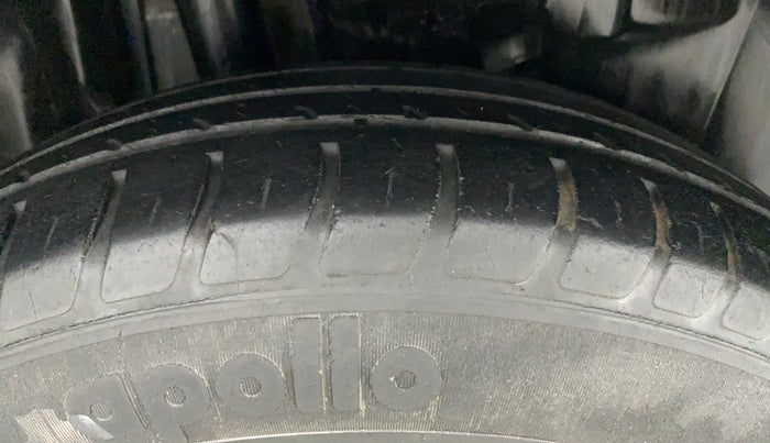 2019 Maruti Swift LXI, CNG, Manual, 40,131 km, Right Rear Tyre Tread