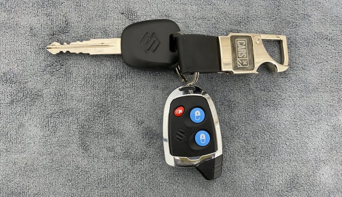 2019 Maruti Swift LXI, CNG, Manual, 40,131 km, Key Close Up