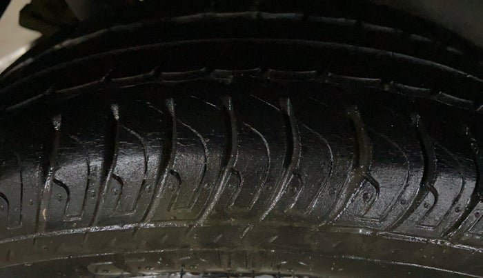2013 Maruti Wagon R 1.0 VXI, Petrol, Manual, 38,044 km, Right Rear Tyre Tread
