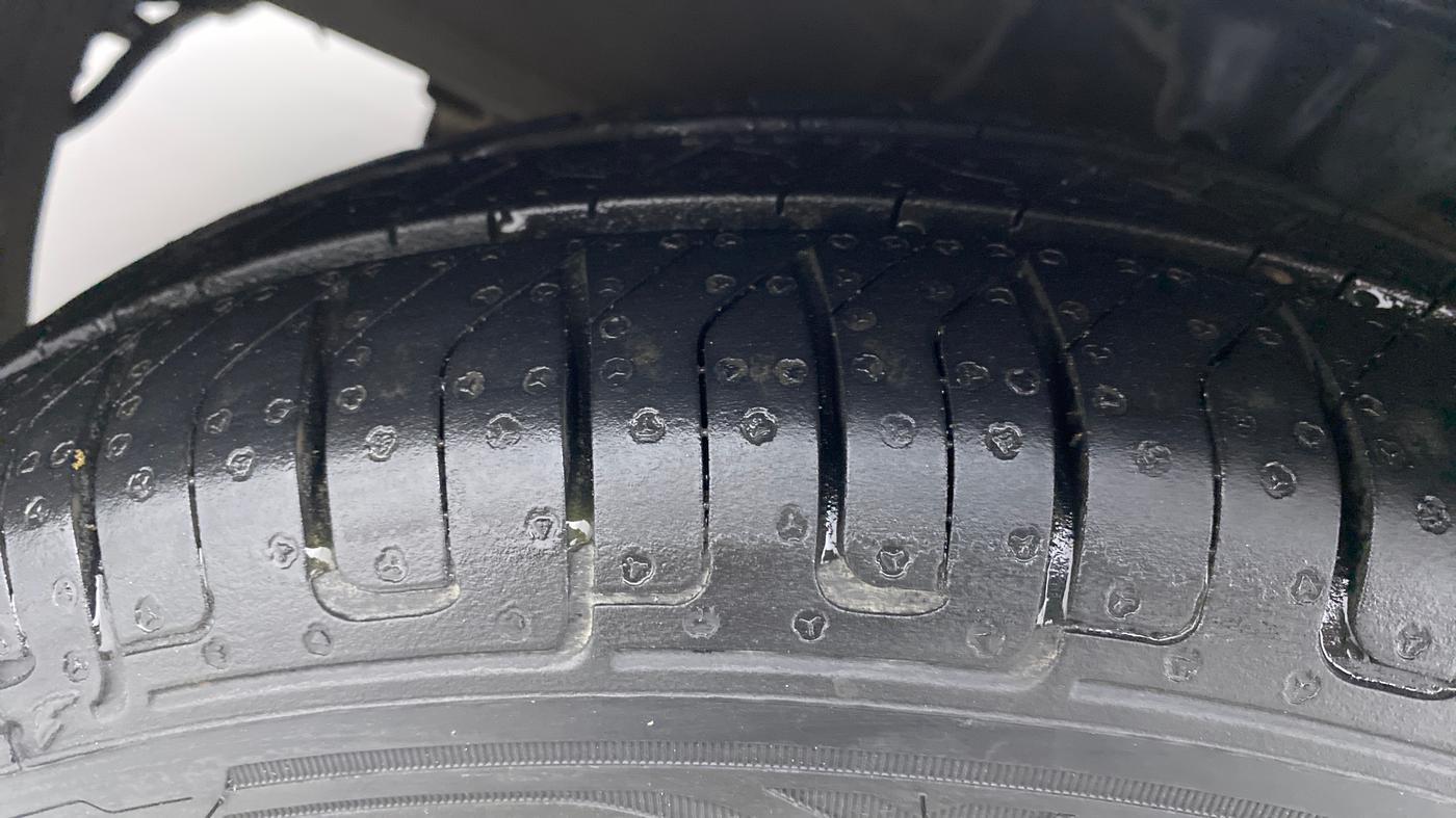 2011 Hyundai i10 MAGNA 1.2 KAPPA2, Petrol, Manual, 63,857 km, Left Front Tyre Tread