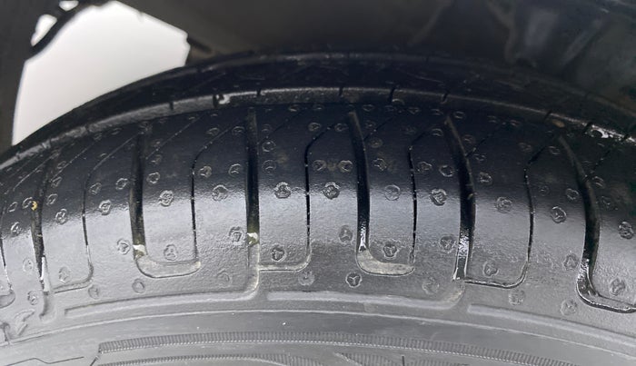 2011 Hyundai i10 MAGNA 1.2 KAPPA2, Petrol, Manual, 63,857 km, Left Front Tyre Tread