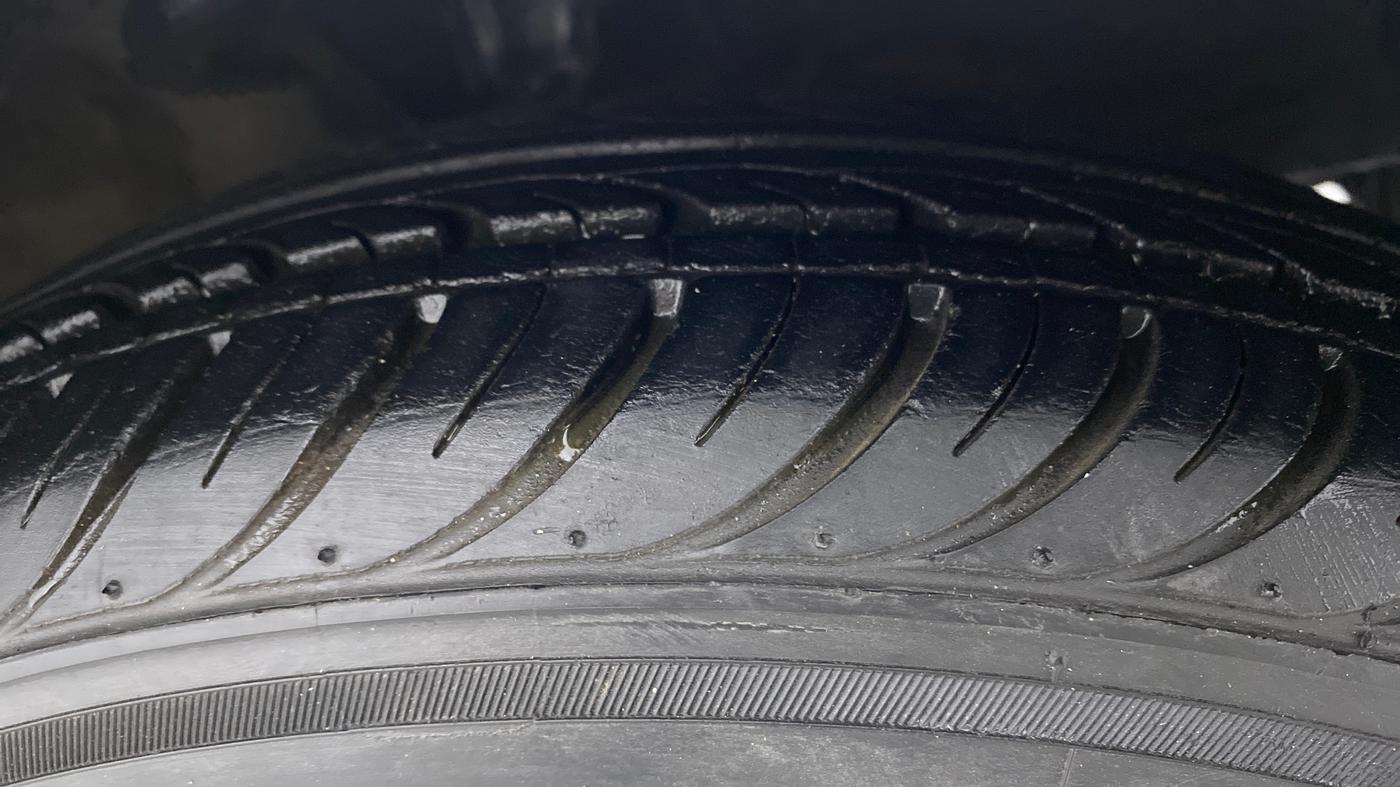 2011 Hyundai i10 MAGNA 1.2 KAPPA2, Petrol, Manual, 63,857 km, Right Front Tyre Tread