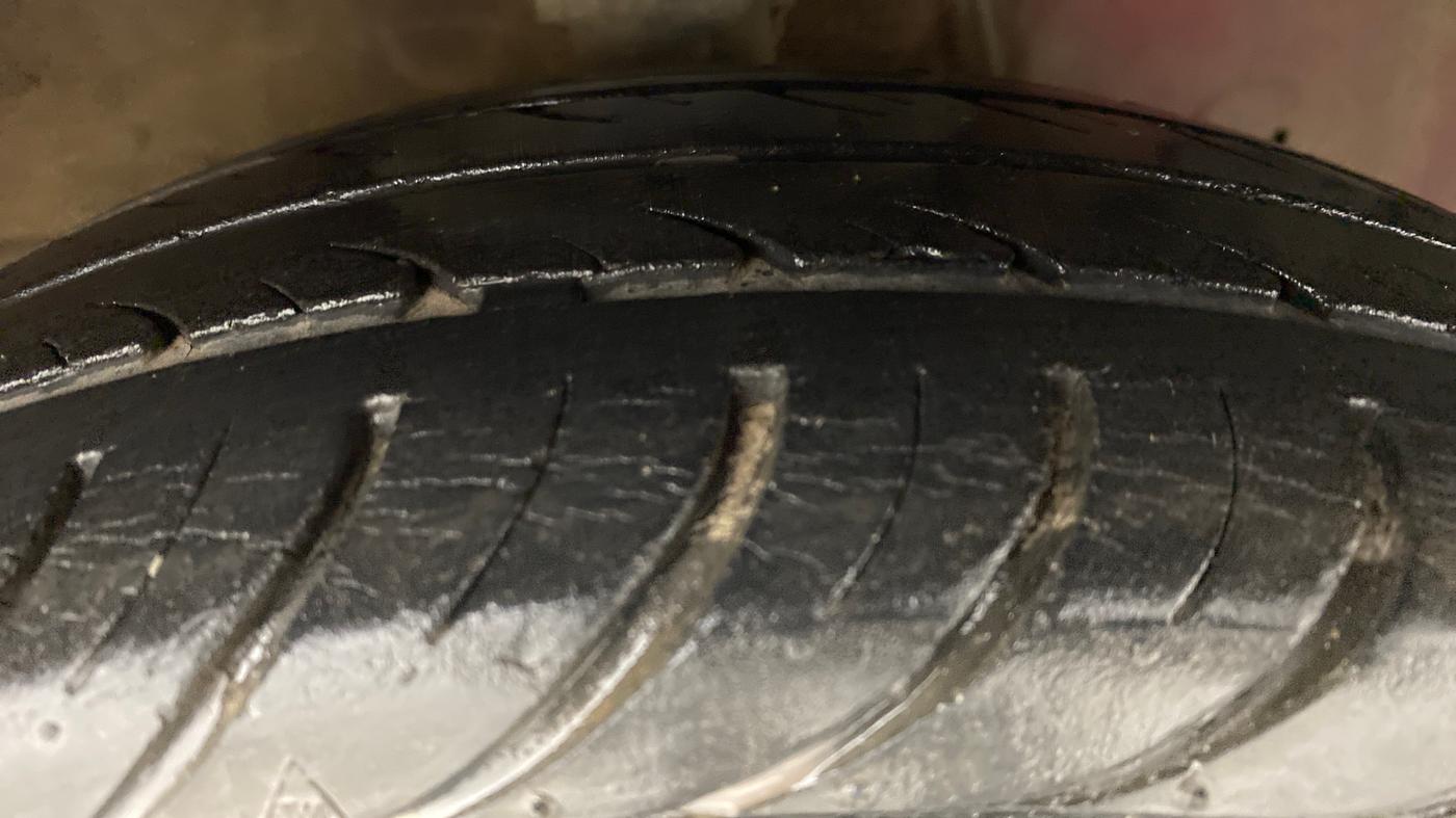 2014 Hyundai Eon MAGNA PLUS, Petrol, Manual, 34,896 km, Right Front Tyre Tread