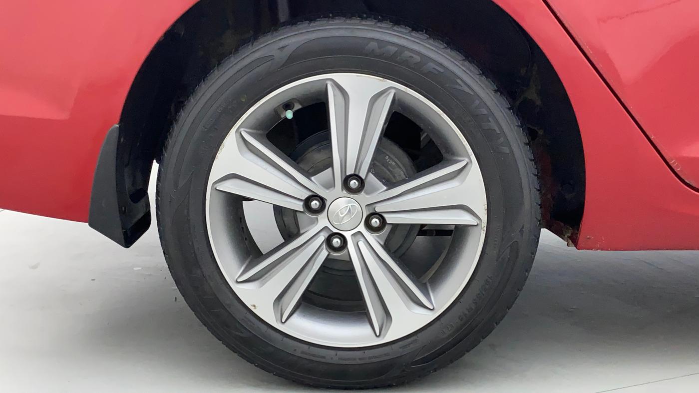2018 Hyundai Verna 1.6 CRDI SX, Diesel, Manual, 92,300 km, Right Rear Wheel