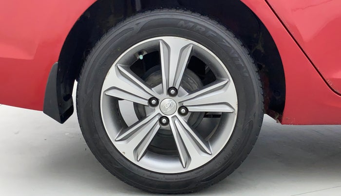 2018 Hyundai Verna 1.6 CRDI SX, Diesel, Manual, 92,300 km, Right Rear Wheel