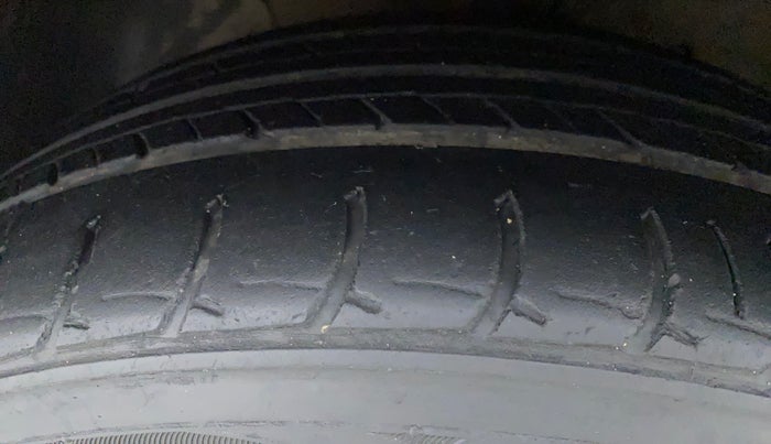 2018 Hyundai Verna 1.6 CRDI SX, Diesel, Manual, 92,300 km, Left Front Tyre Tread