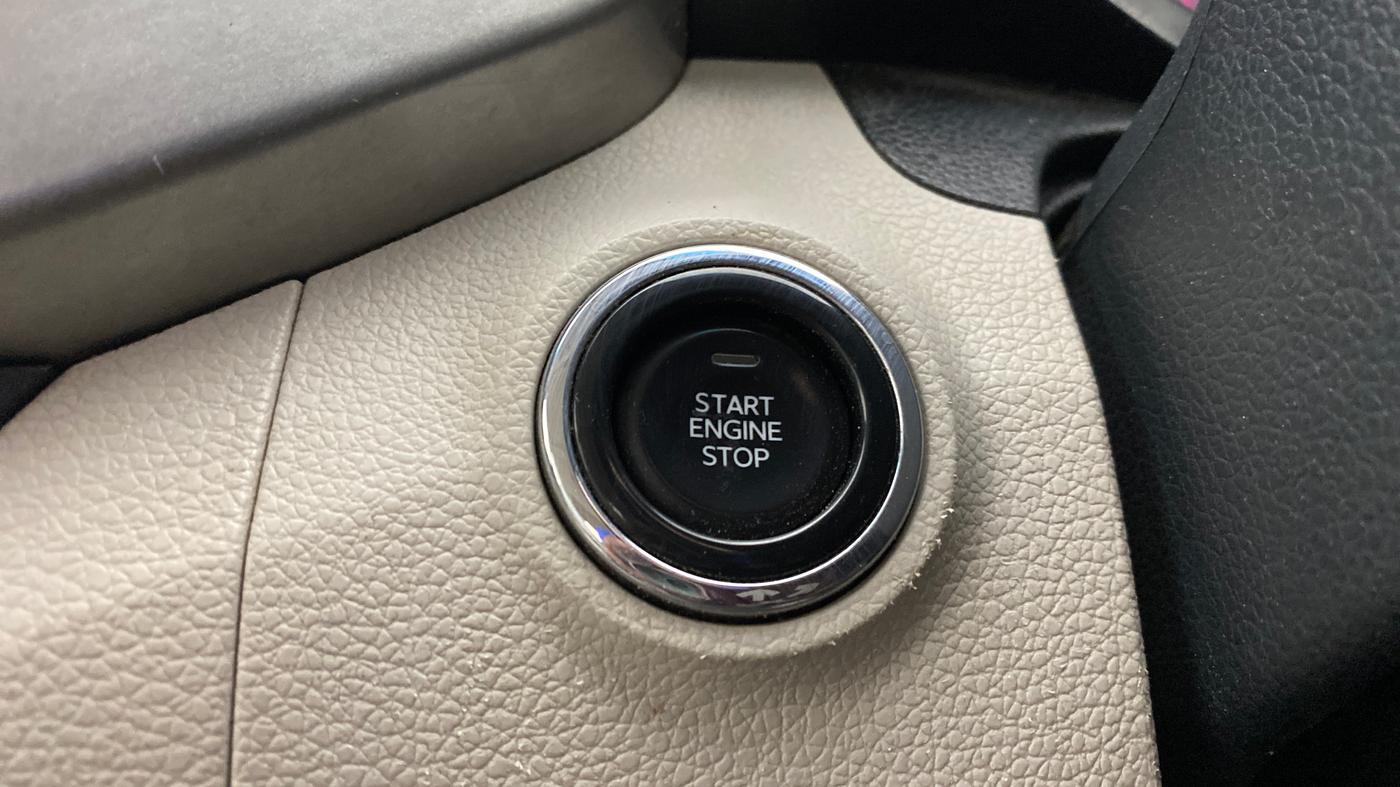 2022 Mahindra XUV300 W8 (O) 1.5 DIESEL, Diesel, Manual, 1,47,204 km, Keyless Start/ Stop Button
