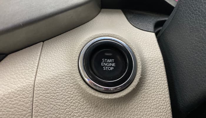 2022 Mahindra XUV300 W8 (O) 1.5 DIESEL, Diesel, Manual, 1,47,204 km, Keyless Start/ Stop Button