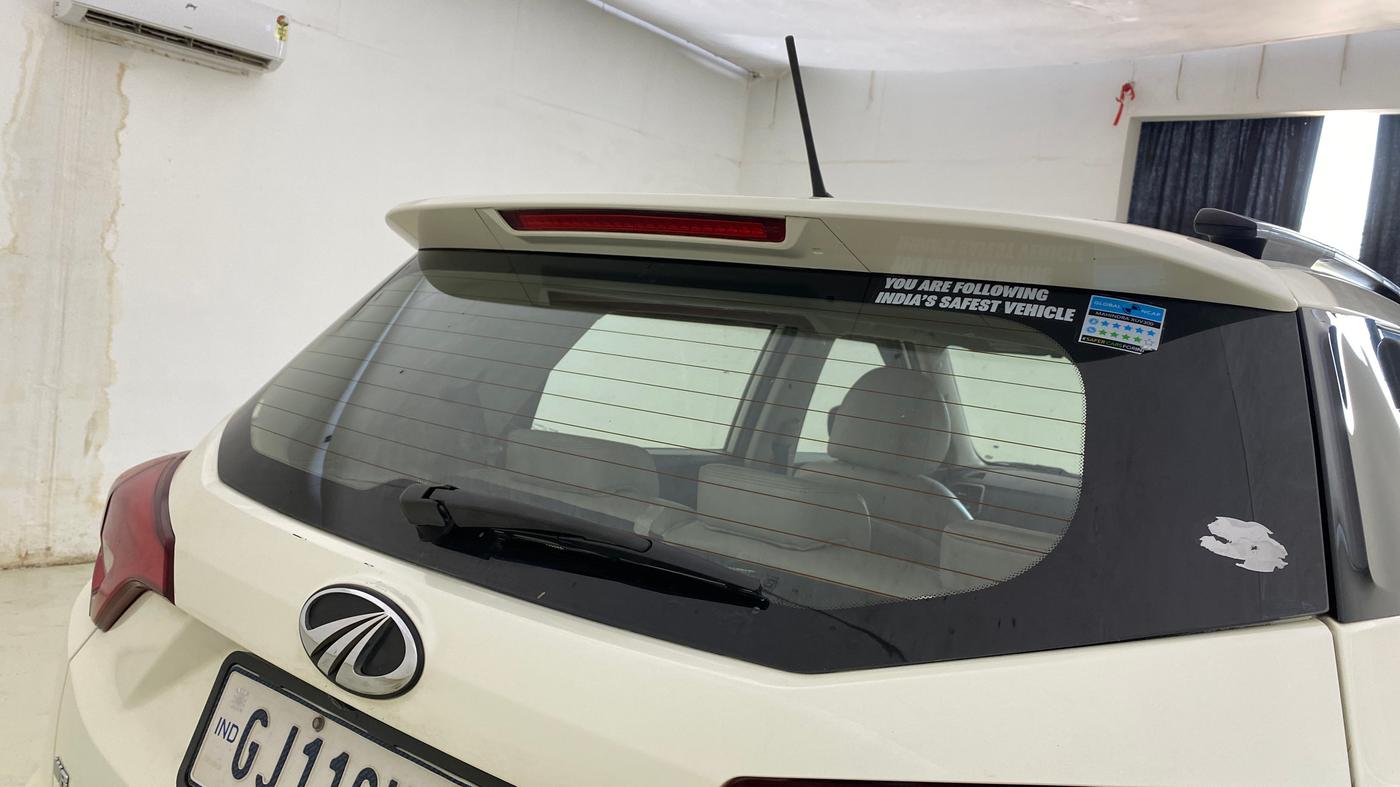2022 Mahindra XUV300 W8 (O) 1.5 DIESEL, Diesel, Manual, 1,47,204 km, Rear Wiper