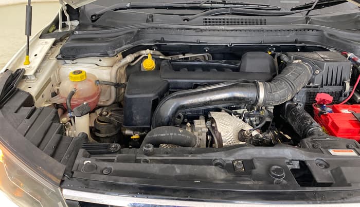 2022 Mahindra XUV300 W8 (O) 1.5 DIESEL, Diesel, Manual, 1,47,204 km, Engine View - Right