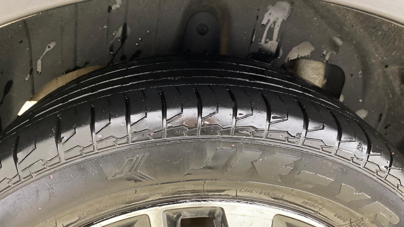 2022 Mahindra XUV300 W8 (O) 1.5 DIESEL, Diesel, Manual, 1,47,204 km, Right Rear Tyre Tread
