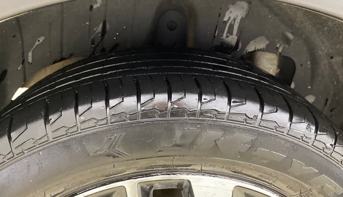 2022 Mahindra XUV300 W8 (O) 1.5 DIESEL, Diesel, Manual, 1,47,204 km, Right Rear Tyre Tread