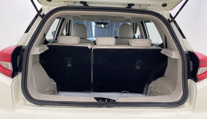 2022 Mahindra XUV300 W8 (O) 1.5 DIESEL, Diesel, Manual, 1,47,204 km, Boot Inside