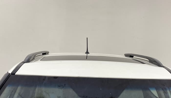 2022 Mahindra XUV300 W8 (O) 1.5 DIESEL, Diesel, Manual, 1,47,204 km, Moonroof/ Sunroof