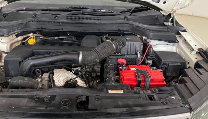 2022 Mahindra XUV300 W8 (O) 1.5 DIESEL, Diesel, Manual, 1,47,204 km, Engine View - Left