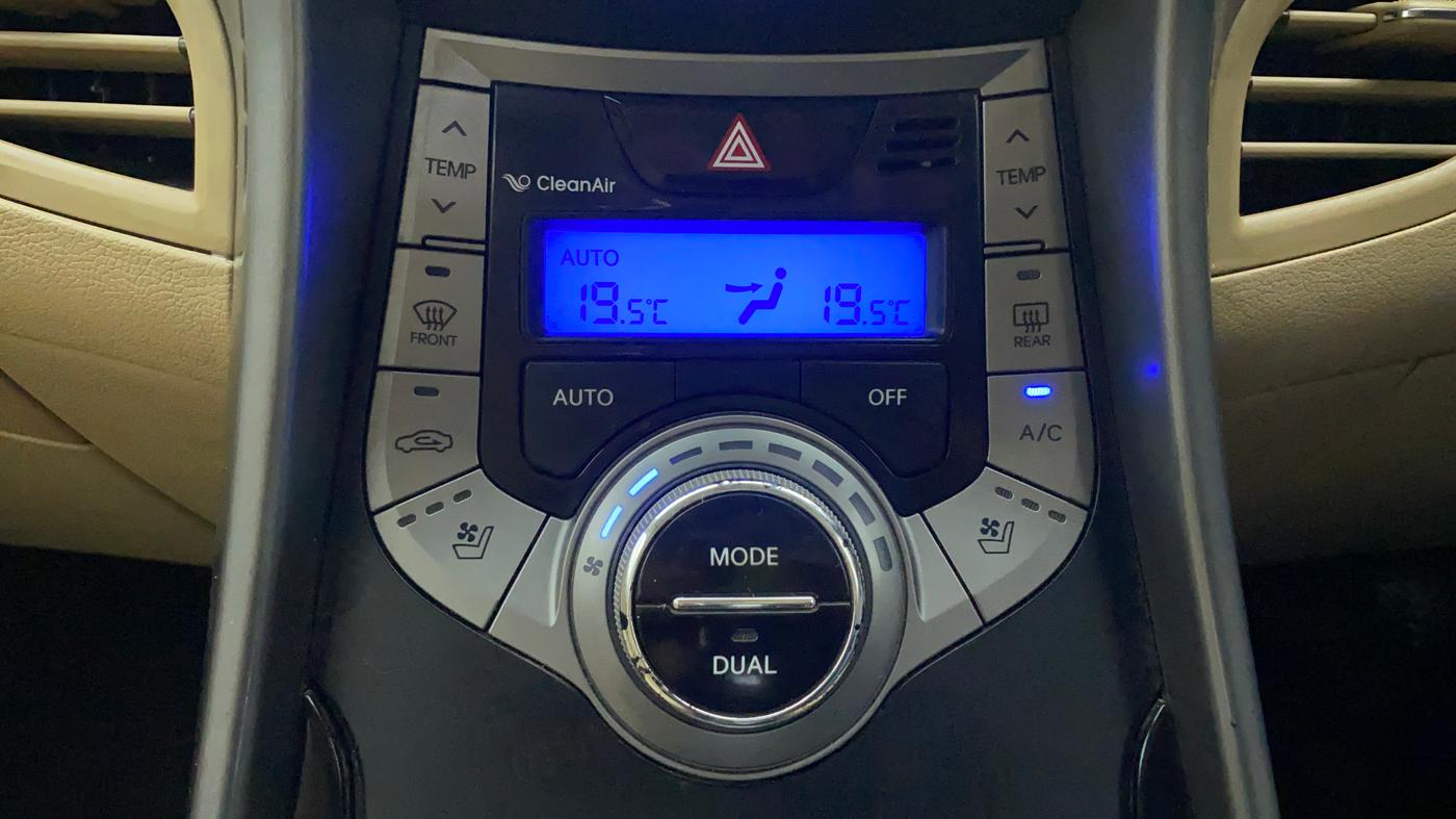 2013 Hyundai New Elantra SX 1.8 MT, Petrol, Manual, 69,400 km, Automatic Climate Control