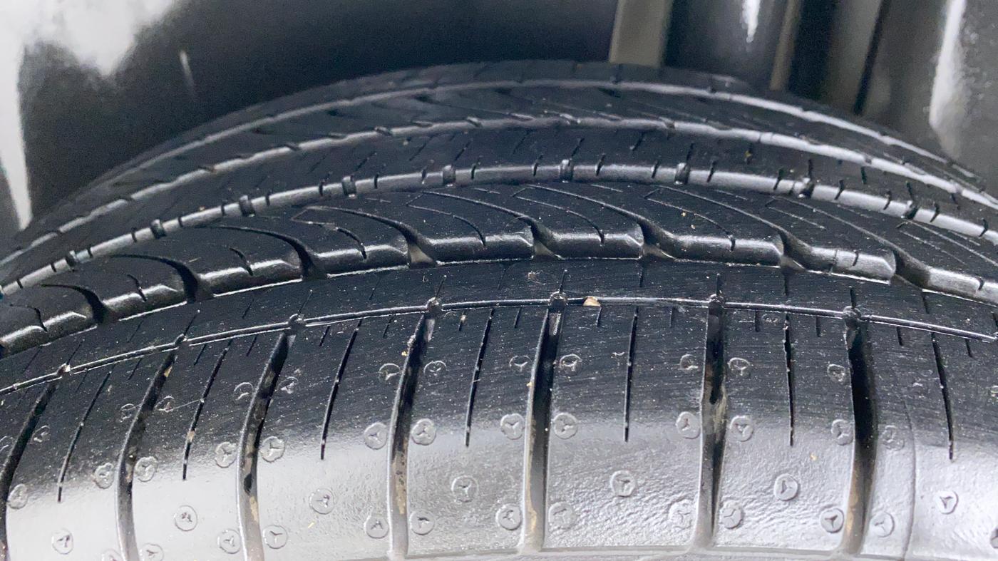 2021 Maruti Ciaz ALPHA 1.5 MT VTVT SHVS, Petrol, Manual, 5,206 km, Left Rear Tyre Tread