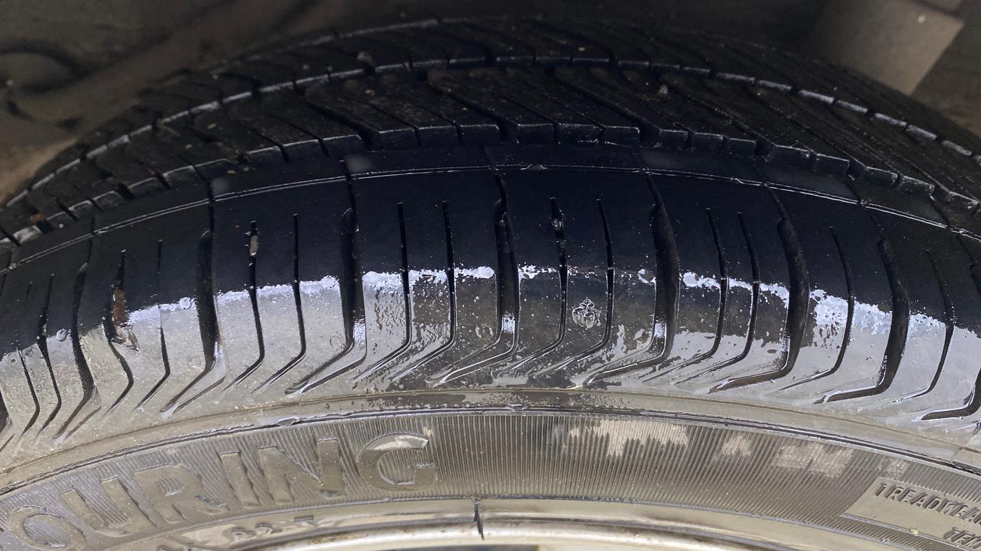 2015 Honda Brio VX AT, Petrol, Automatic, 56,639 km, Left Rear Tyre Tread