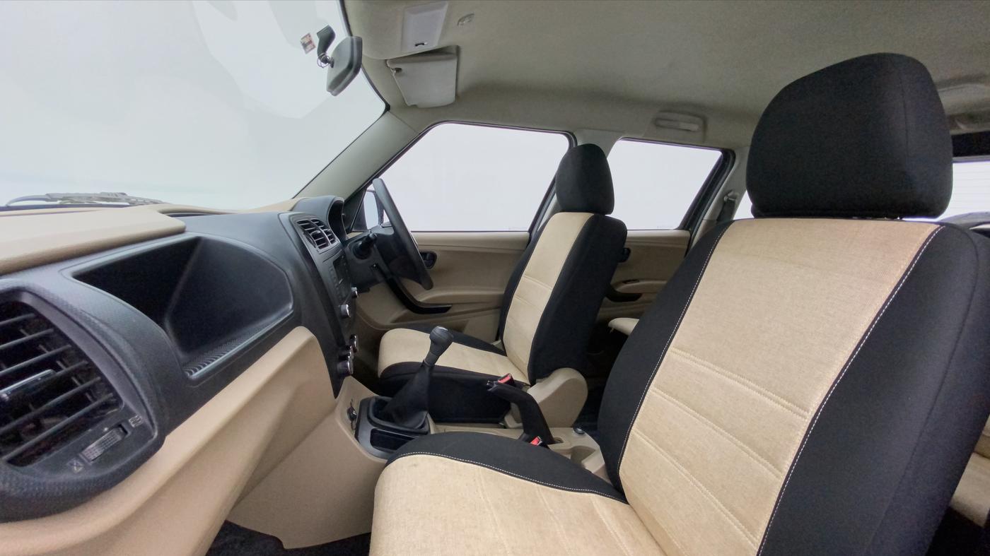 2015 Mahindra TUV300 T6, Diesel, Manual, 37,753 km, Right Side Front Door Cabin