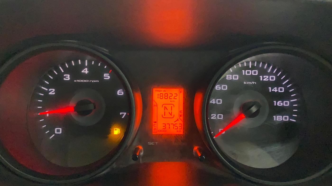 2015 Mahindra TUV300 T6, Diesel, Manual, 37,753 km, Odometer Image