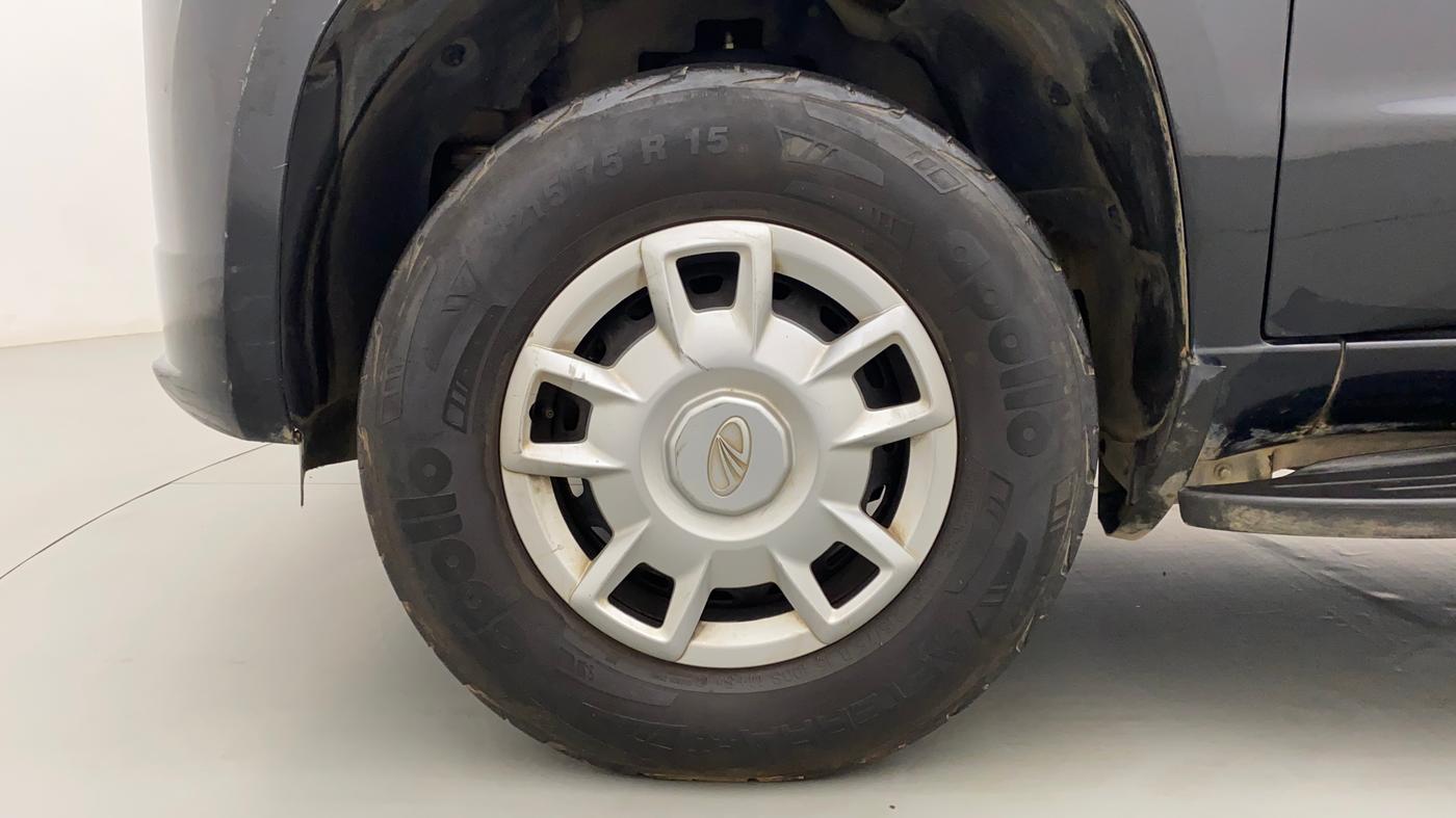 2015 Mahindra TUV300 T6, Diesel, Manual, 37,753 km, Left Front Wheel