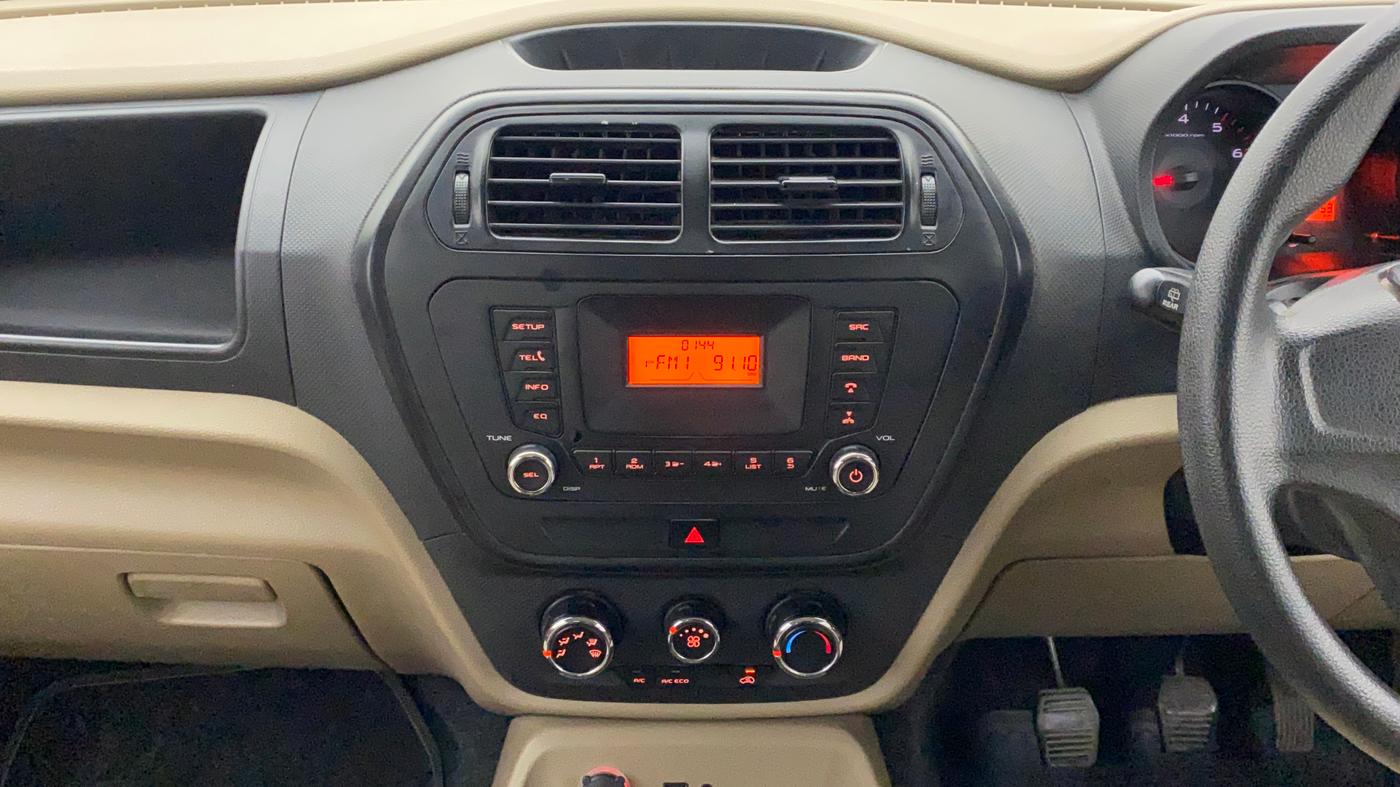 2015 Mahindra TUV300 T6, Diesel, Manual, 37,753 km, Air Conditioner