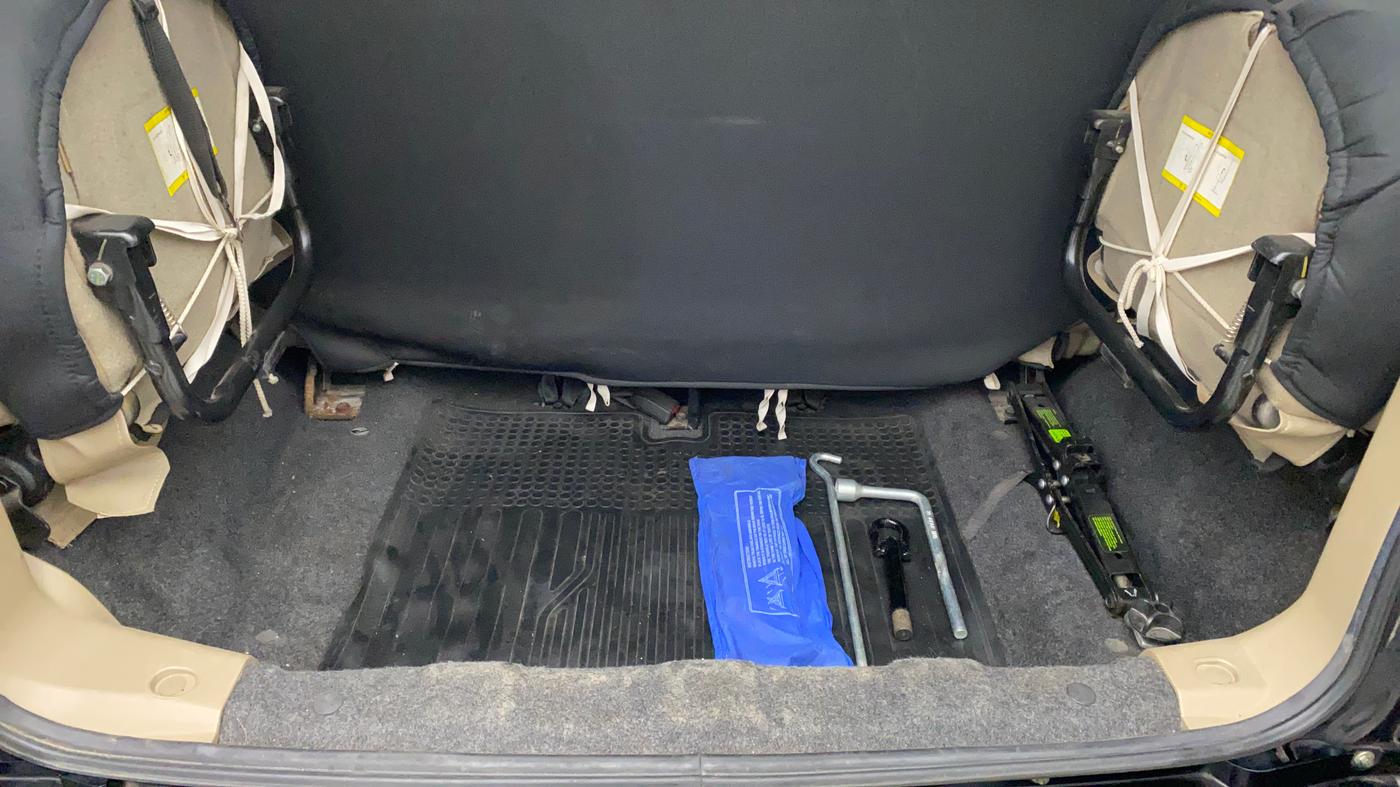 2015 Mahindra TUV300 T6, Diesel, Manual, 37,753 km, Boot Inside