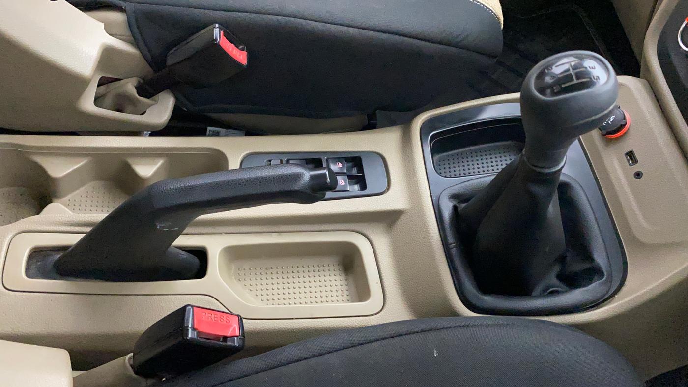 2015 Mahindra TUV300 T6, Diesel, Manual, 37,753 km, Gear Lever