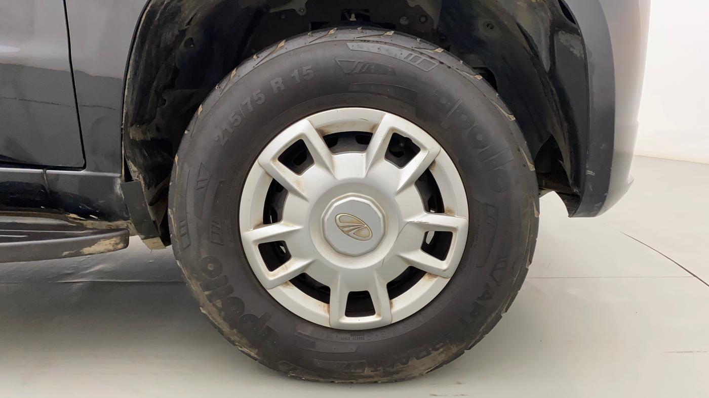 2015 Mahindra TUV300 T6, Diesel, Manual, 37,753 km, Right Front Wheel