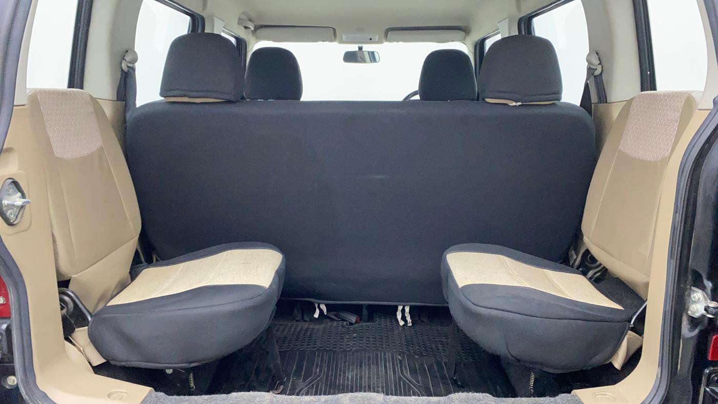 2015 Mahindra TUV300 T6, Diesel, Manual, 37,753 km, Third Seat Row ( optional )