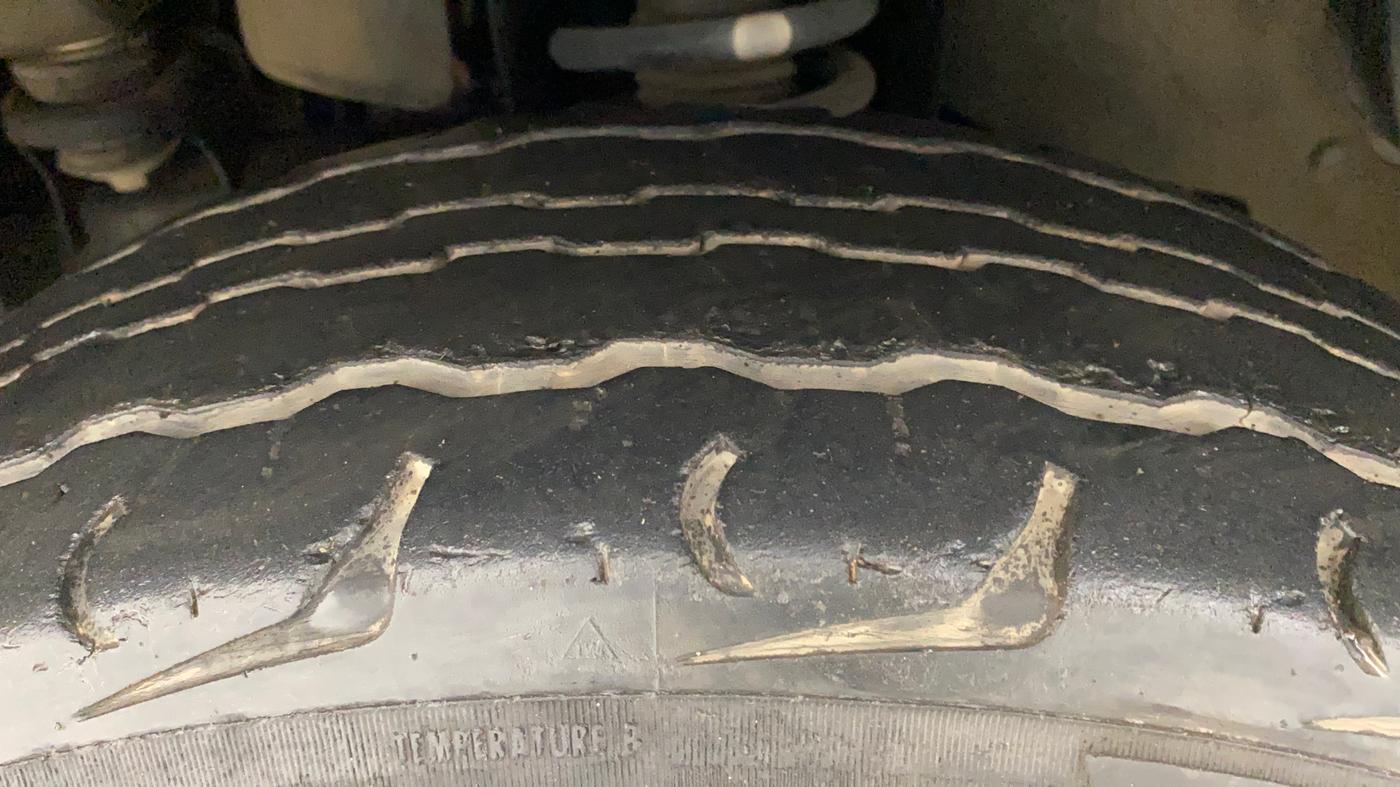 2015 Mahindra TUV300 T6, Diesel, Manual, 37,753 km, Left Front Tyre Tread